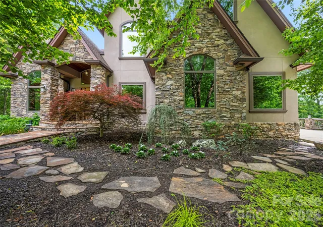 Photo 3 of Single family home for sale at 48 And 56 Chimney Crst Dr, Asheville, NC 28806 | MLS# 4390178 | Listing updated on 2026-06-28