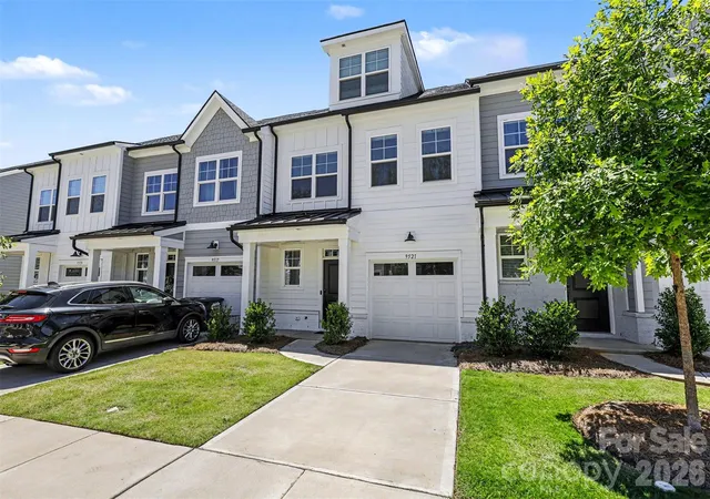 Photo 2 of Townhouse for sale at 9521 Munsing Dr, Charlotte, NC 28269 | MLS# 4390189 | Listing updated on 2026-09-17