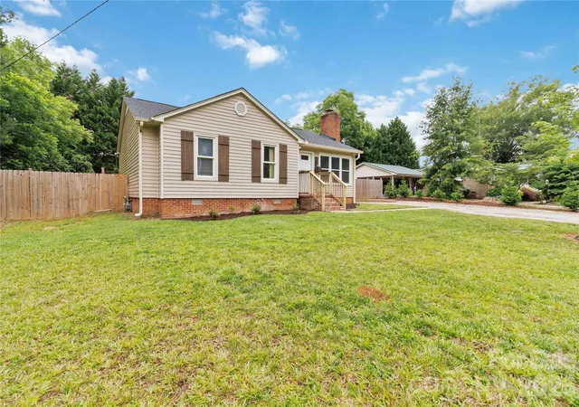 Homes for sale in Rock Hill, SC | 992 Twin Lakes Rd, Rock Hill, SC 29732 | MLS# 4390210