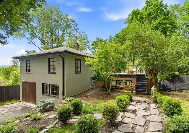Photo 1 of Single family home for sale at 38 Aurora Dr, Asheville, NC 28805 | MLS# 4390235 | Listing updated on 2026-08-27