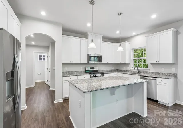 Photo 2 of Sale Pending at 1563 Callahan Rd, Fort Mill, SC 29715 | MLS# 4390243 | Listing updated on 2026-10-28