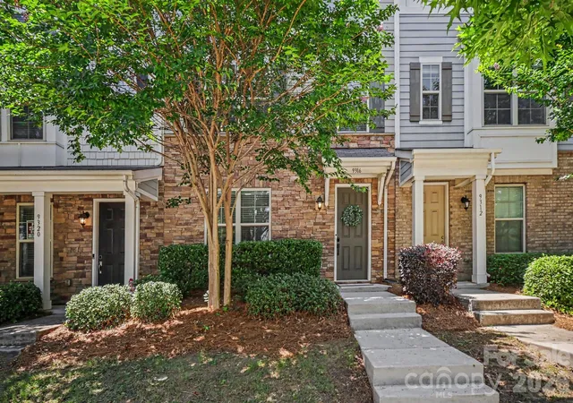Photo 2 of Townhouse for sale at 9316 Ainslie Downs St, Charlotte, NC 28273 | MLS# 4390276 | Listing updated on 2026-08-22