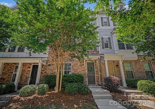 Photo 3 of Townhouse for sale at 9316 Ainslie Downs St, Charlotte, NC 28273 | MLS# 4390276 | Listing updated on 2026-08-22