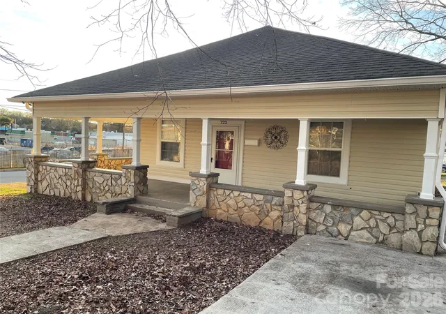 Homes for sale in Shelby, NC | 722 Live Oak St, Shelby, NC 28150 | MLS# 4390301
