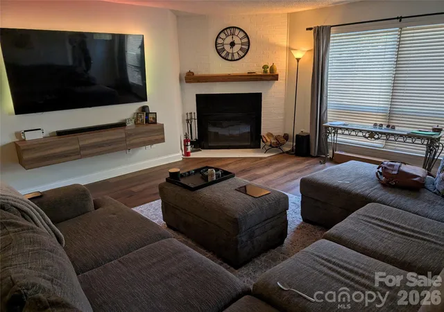 Photo 3 of Condo for sale at 1600 Sharon Rd, Charlotte, NC 28210 | MLS# 4390327 | Listing updated on 2026-09-22