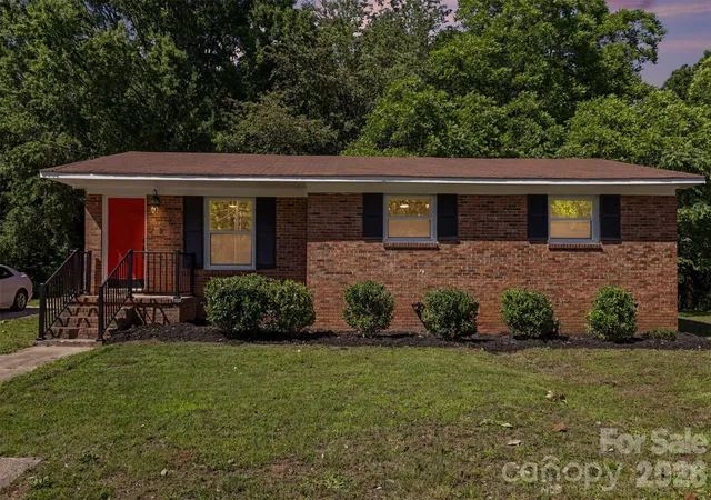 Photo 3 of Single family home for sale at 28 Maiden Ln, York, SC 29745 | MLS# 4390328 | Listing updated on 2026-09-23