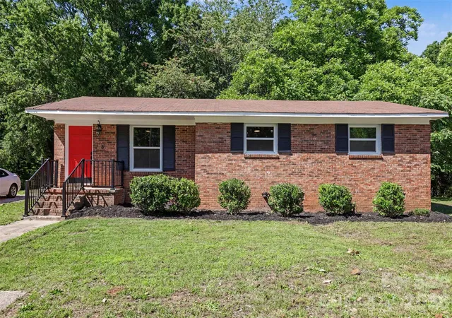 Photo 3 of Single family home for sale at 28 Maiden Ln, York, SC 29745 | MLS# 4390328 | Listing updated on 2026-09-23