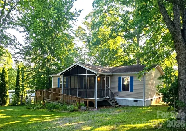 Homes for sale in Horse Shoe, NC | 403 Doliver Dr, Horse Shoe, NC 28742 | MLS# 4390350