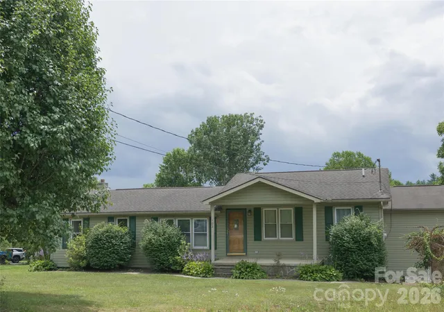 Homes for sale in Spruce Pine, NC | 102 Phillips Rd, Spruce Pine, NC 28777 | MLS# 4390354