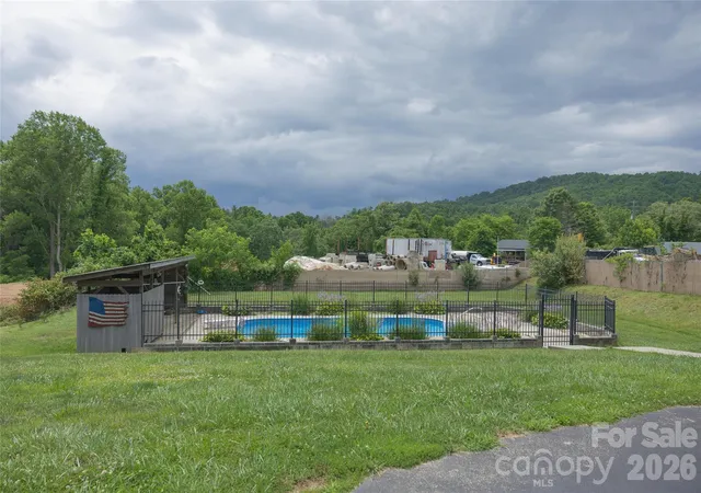 Homes for sale in Spruce Pine, NC | 102 Phillips Rd, Spruce Pine, NC 28777 | MLS# 4390354