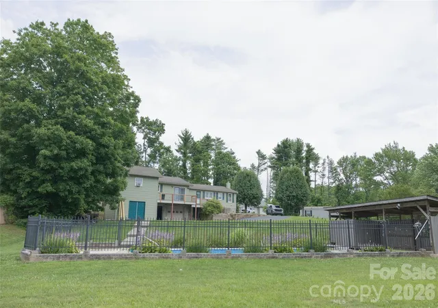 Homes for sale in Spruce Pine, NC | 102 Phillips Rd, Spruce Pine, NC 28777 | MLS# 4390354