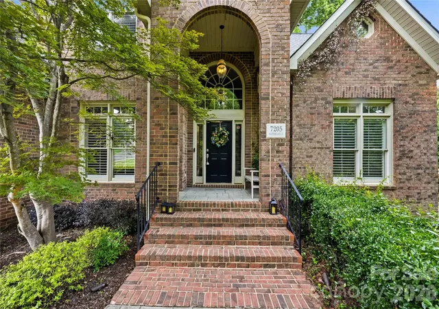 Photo 3 of Single family home for sale at 7205 Watersreach Ln, Charlotte, NC 28277 | MLS# 4390371 | Listing updated on 2026-10-07