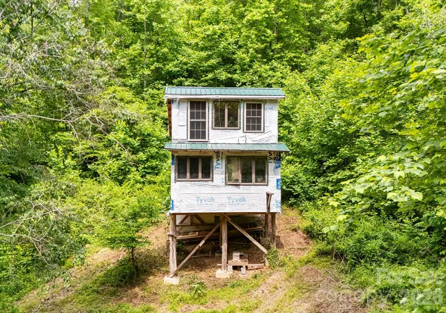 Photo 4 of House for sale at 224 Allen Dr, Marshall, NC 28753 | MLS# 4390372 | Listing updated on 2026-07-30