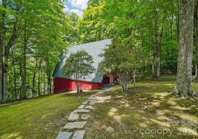 Photo 2 of Single family home for sale at 201 Hampton Gap Dr, Mars Hill, NC 28754 | MLS# 4390377 | Listing updated on 2026-09-29