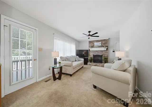 4th image of 1948 Twin Ponds Dr, Hickory, NC 28602 | MLS# 4390379