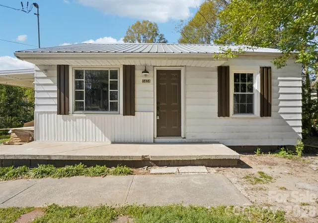 Photo 1 of Sale Pending at 1424 Ware Ave, Gastonia, NC 28052 | MLS# 4390410 | Listing updated on 2026-10-04