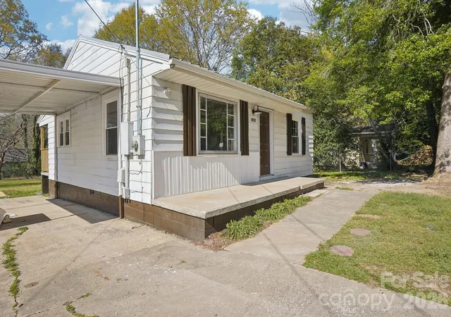 Photo 3 of Sale Pending at 1424 Ware Ave, Gastonia, NC 28052 | MLS# 4390410 | Listing updated on 2026-10-04