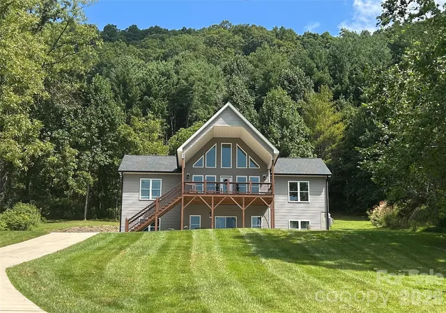 Photo 1 of Single family home for sale at 300 Green Meadow Ln, Mars Hill, NC 28754 | MLS# 4390435 | Listing updated on 2026-09-03