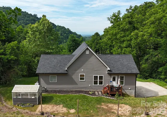 Homes for sale in Mars Hill, NC | 300 Green Meadow Ln, Mars Hill, NC 28754 | MLS# 4390435