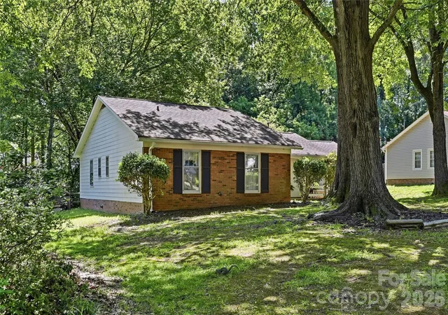 Photo 3 of Single family home for sale at 7626 Winterset Dr, Charlotte, NC 28270 | MLS# 4390439 | Listing updated on 2026-08-11