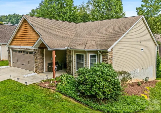 Photo 2 of Single family home for sale at 16 Jennlynn Dr, Arden, NC 28704 | MLS# 4390488 | Listing updated on 2026-09-18