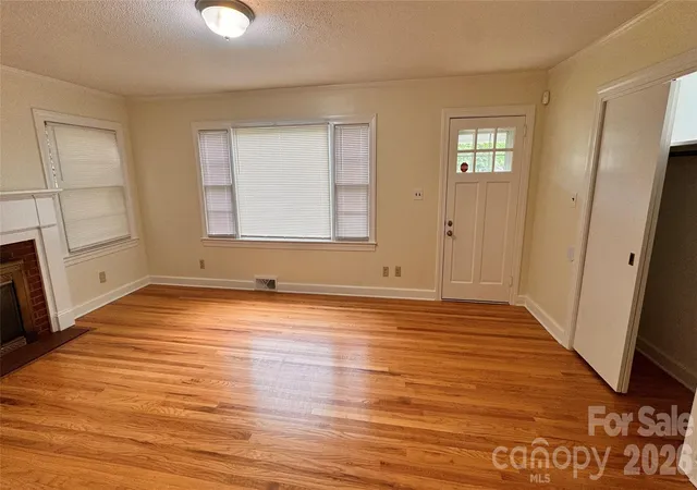 Photo 3 of Single family home for sale at 690 Brookdale Dr, Statesville, NC 28677 | MLS# 4390511 | Listing updated on 2026-10-07