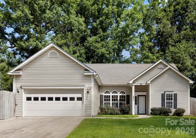 Photo 1 of Single family home for sale at 8011 Maxwelton Dr, Huntersville, NC 28078 | MLS# 4390521 | Listing updated on 2026-10-04
