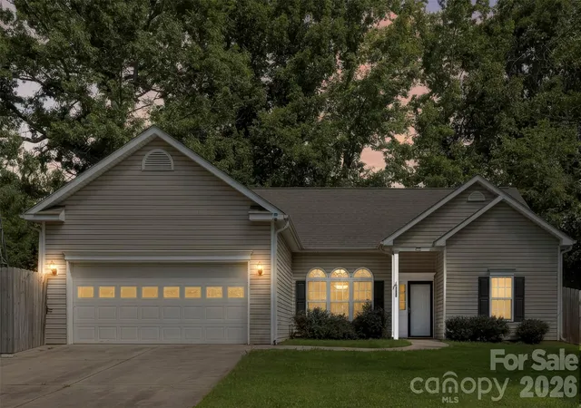 Photo 2 of Single family home for sale at 8011 Maxwelton Dr, Huntersville, NC 28078 | MLS# 4390521 | Listing updated on 2026-10-04