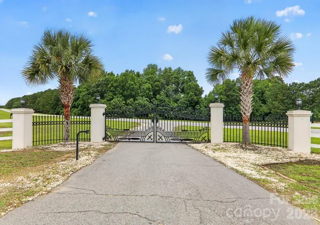 Homes for sale in Saint Matthews, SC | 450 Bull Swamp Rd, Saint Matthews, SC 29135 | MLS# 4390532