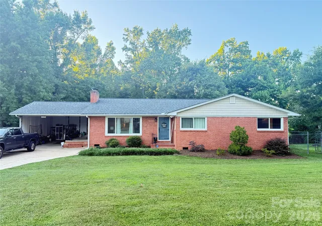 Homes for sale in Cherryville, NC | 1100 Sunset Rd, Cherryville, NC 28021 | MLS# 4390538