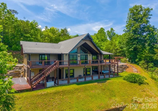Photo 1 of Single family home for sale at 346 Torwood Ln, Whittier, NC 28789 | MLS# 4390567 | Listing updated on 2026-09-05
