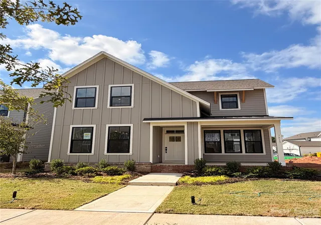 Photo 1 of Single family home for sale at 7413 Westrow Ave, Charlotte, NC 28278 | MLS# 4390575 | Listing updated on 2026-10-07