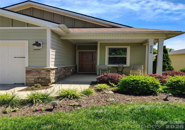 Photo 3 of Single family home for sale at 6224 Raven Rock Dr, Denver, NC 28037 | MLS# 4390596 | Listing updated on 2026-09-06