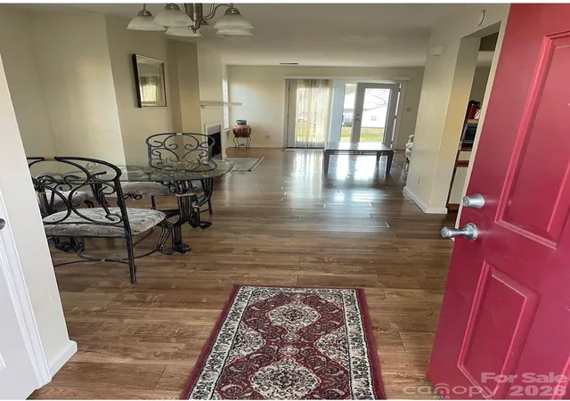 2nd image of 814 Selwyn Oaks Ct, Charlotte, NC 28209 | MLS# 4390608