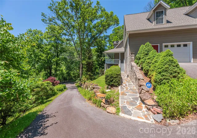 Photo 2 of Single family home for sale at 554 Breckenridge Rd, Waynesville, NC 28785 | MLS# 4390627 | Listing updated on 2026-08-20