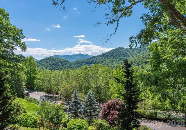 Photo 3 of Single family home for sale at 554 Breckenridge Rd, Waynesville, NC 28785 | MLS# 4390627 | Listing updated on 2026-08-20
