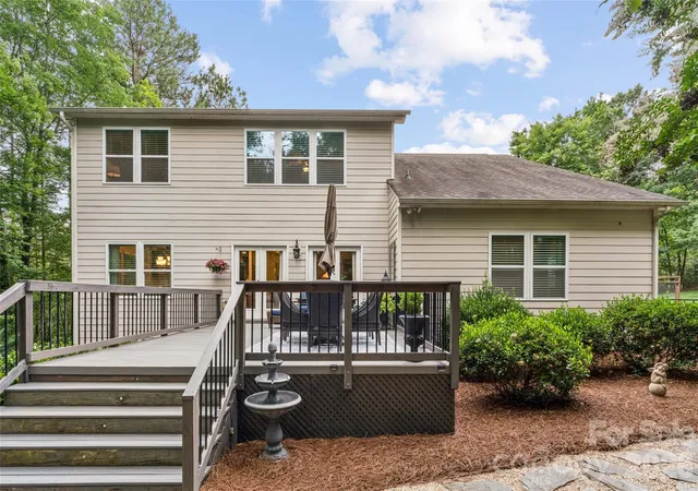 Photo 4 of Single family home for sale at 1205 Crofton Dr, Waxhaw, NC 28173 | MLS# 4390642 | Listing updated on 2026-09-02