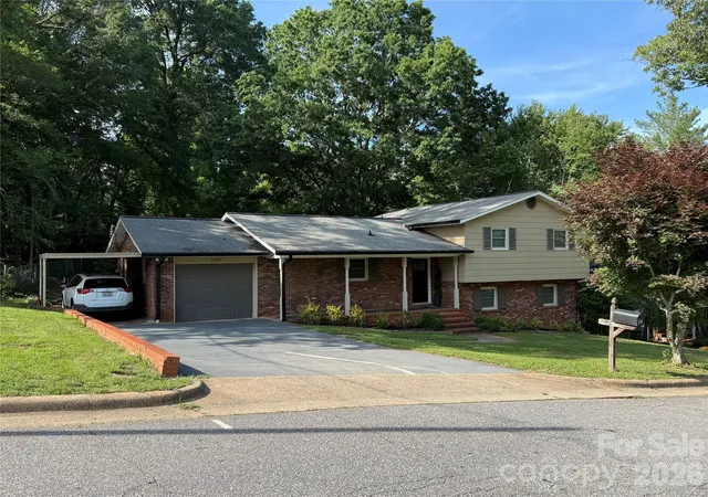 1st image of 1130 16th Ave Nw, Hickory, NC 28601 | MLS# 4390675