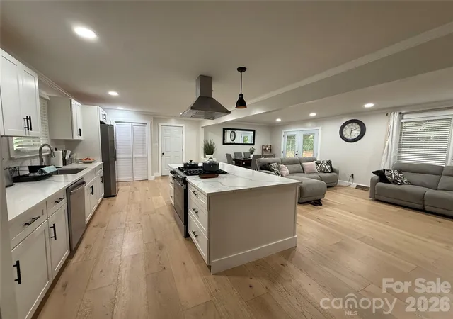 2nd image of 1130 16th Ave Nw, Hickory, NC 28601 | MLS# 4390675