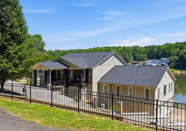 Photo 3 of Single family home for sale at 2640 Sadler Rd, Charlotte, NC 28278 | MLS# 4390704 | Listing updated on 2026-10-04