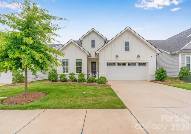 Photo 1 of Single family home for sale at 8025 Brookbank Dr, Charlotte, NC 28269 | MLS# 4390708 | Listing updated on 2026-08-27