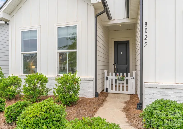 Photo 2 of Single family home for sale at 8025 Brookbank Dr, Charlotte, NC 28269 | MLS# 4390708 | Listing updated on 2026-08-27