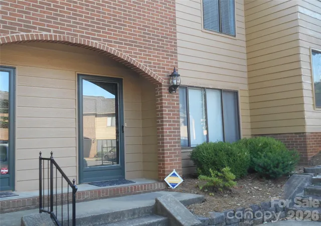 Homes for sale in Statesville, NC | 407 E Broad Street, Statesville, NC 28677 | Houzeo
