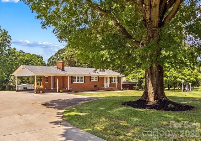 Photo 3 of Single family home for sale at 946 Shearers Rd, Mooresville, NC 28115 | MLS# 4390757 | Listing updated on 2026-09-07