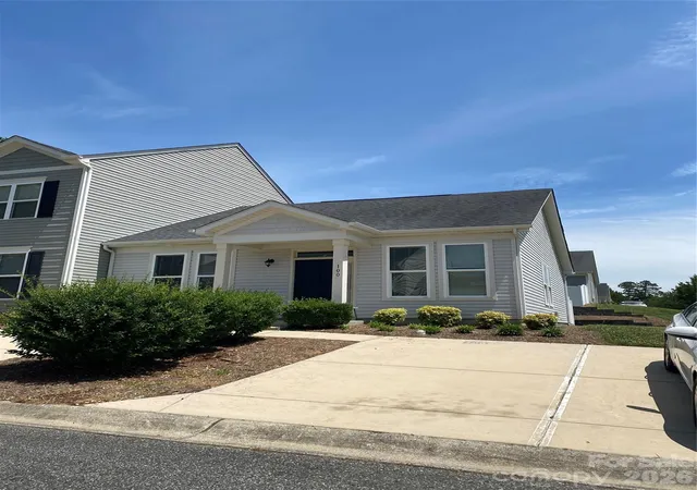 Homes for sale in Mount Holly, NC | 100 N Ferncliff Dr, Mount Holly, NC 28120 | MLS# 4390766