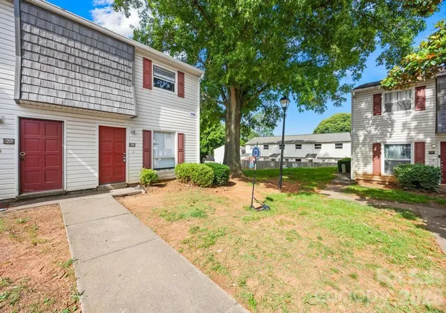 Photo 2 of Condo for sale at 7915 Oak Meadow Ct, Charlotte, NC 28210 | MLS# 4390774 | Listing updated on 2026-07-30