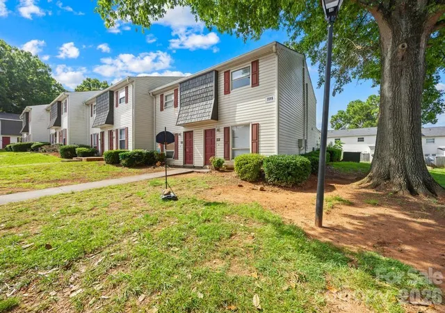 Listing Photo 3 - Condo for sale in building located at 7915 Oak Mdw Ct, Charlotte, NC 28210