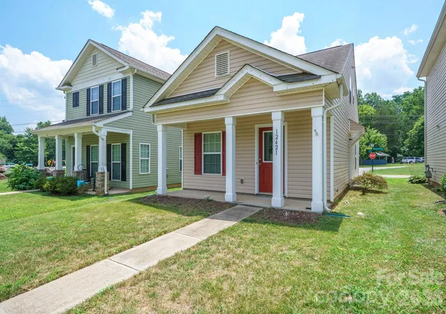 Photo 3 of Sale Pending at 12421 Stumptown Rd, Huntersville, NC 28078 | MLS# 4390787 | Listing updated on 2026-08-28