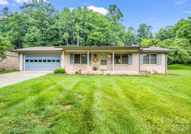 Homes for sale in Brevard, NC | 182 Resada Dr, Brevard, NC 28712 | MLS# 4390799