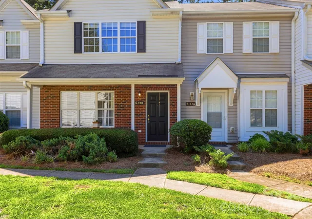 Homes for sale in Charlotte, NC | 6720 Cypress Tree Ln, Charlotte, NC 28215 | MLS# 4390803